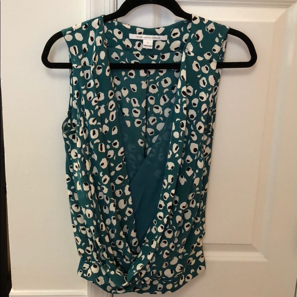 Diane von Furstenberg Patterned Wrap Top Size 4